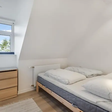 بيت للعطل For 12 People With Indoor Pool Avernæs